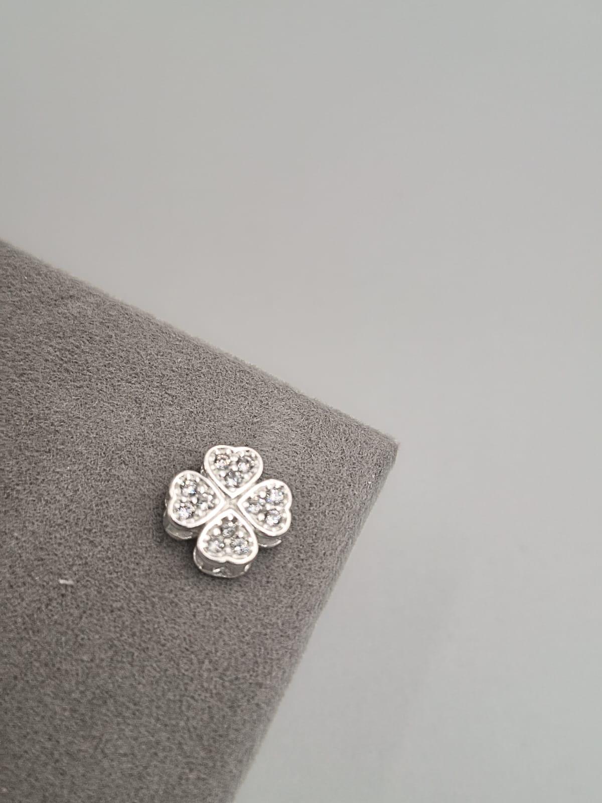 PINGENTE TREVO  CRAVEJADO