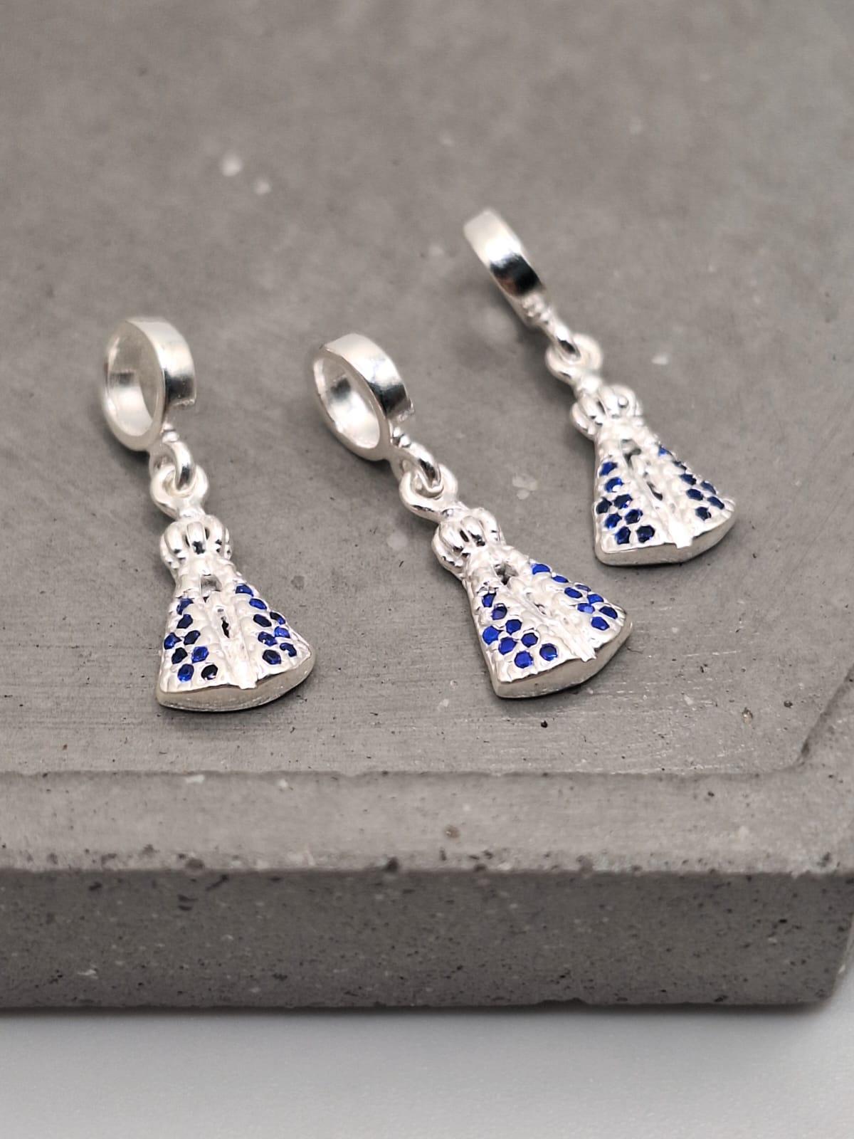 BERLOQUE N. S. MANTO AZUL EM PREDRA DE ZIRCONIA