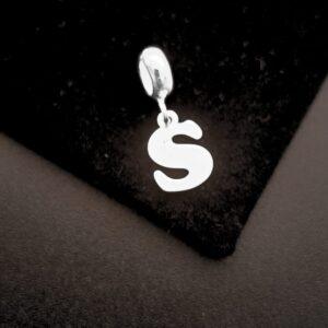 BERLOQUE LETRA S EM PRATA 925