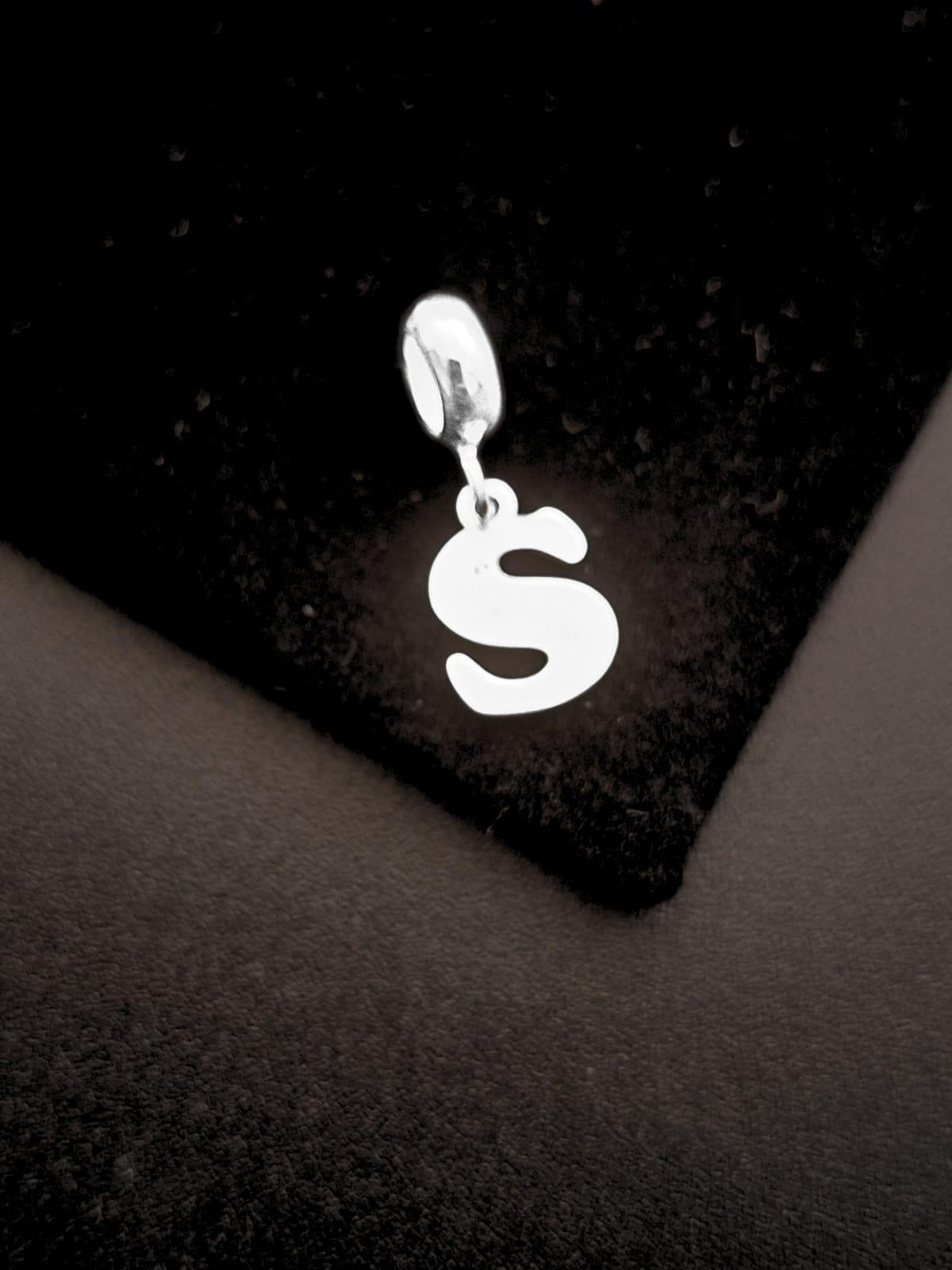 BERLOQUE LETRA S EM PRATA 925