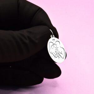 COLAR COM PINGENTE FAMILIA PAI,MÃE E FILHO