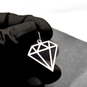 COLAR COM PINGENTE DIAMANTE