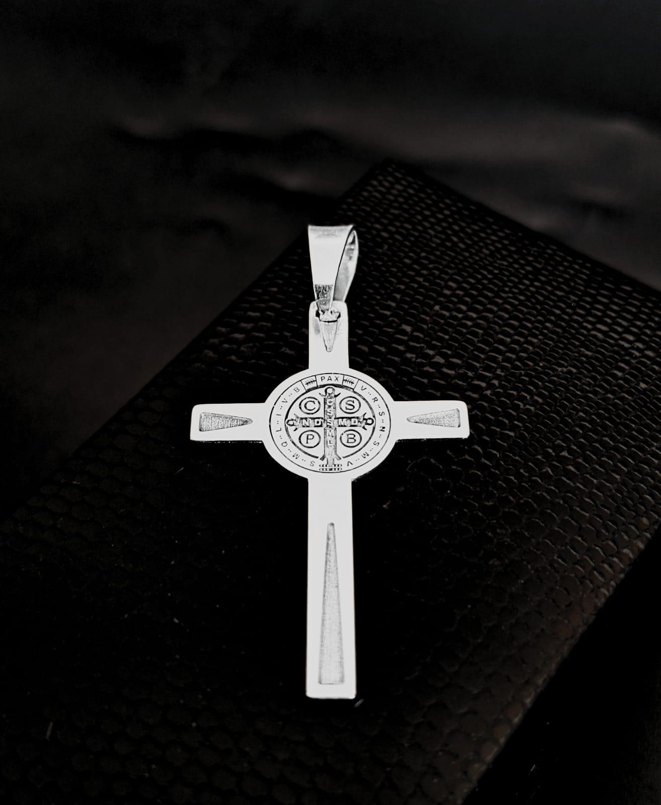 PINGENTE CRUZ COM SÃO BENTO