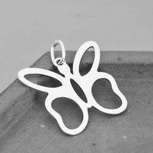 COLAR COM PINGENTE BORBOLETA VAZADA