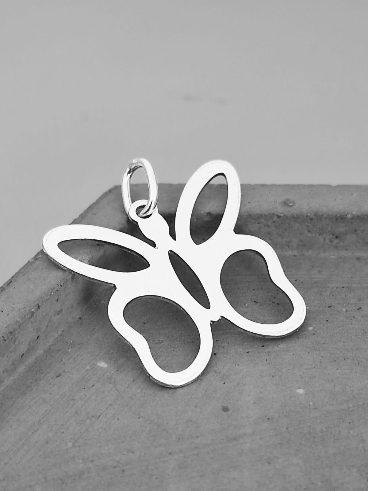 COLAR COM PINGENTE BORBOLETA VAZADA